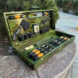 Набір шампурів у дерев'яному кейсі з 18 предметів