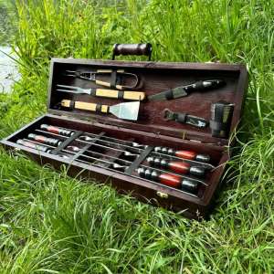 Набір шампурів у дерев'яному кейсі з 17 предметів