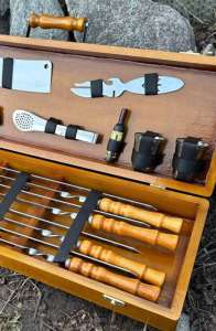 Набір шампурів у дерев'яному кейсі з 21 предмета