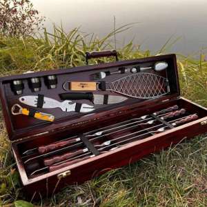 Набір шампурів у дерев'яному кейсі з 28 предметів