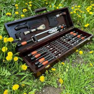 Набір шампурів у дерев'яному кейсі з 13 предметів