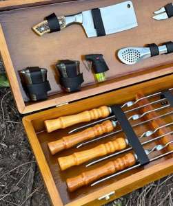 Набір шампурів у дерев'яному кейсі з 21 предмета