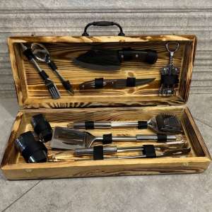 Набір для барбекю у дерев'яному кейсі з 30 предметів