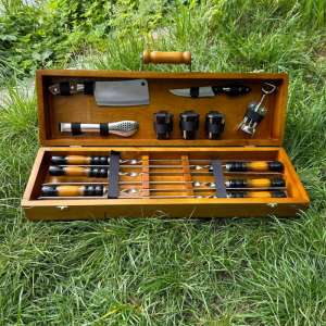 Набір шампурів у дерев'яному кейсі з 16 предметів