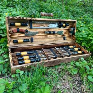 Набір шампурів у дерев'яному кейсі з 17 предметів