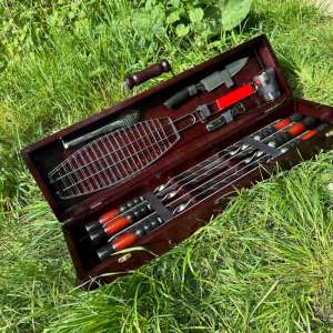 Набір шампурів у дерев'яному кейсі з 16 предметів