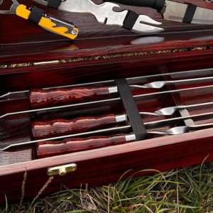 Набір шампурів у дерев'яному кейсі з 28 предметів