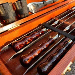 Набір шампурів у дерев'яному кейсі з 16 предметів