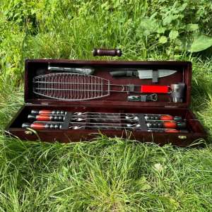 Набір шампурів у дерев'яному кейсі з 16 предметів