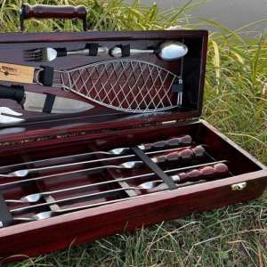 Набір шампурів у дерев'яному кейсі з 28 предметів